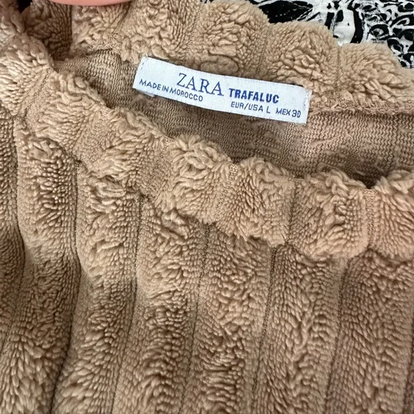 Cozy Sweater 🧸🤎 - Picture 4 of 4